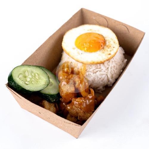 Rice Box Ayam Crispy Saos Asam Manis + Telur Mata Sapi menu Cumi Doerrr, Tukad Baru