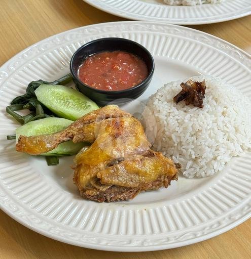 Ayam Goreng Lalapan menu Ayam Plecing Kampung, Renon