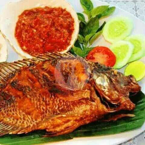 Ikan Goreng Nila menu WR Muslim Lalapan Baba Kemal Ikan Bakar & Ayam Bakar, Gunung Soputan