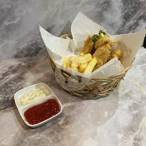 Fish And Chips menu Gujji Coffee & Roastery, Legian