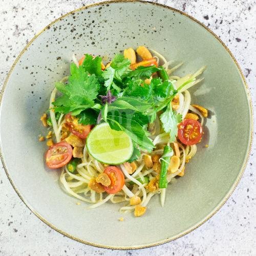 GREEN PAPAYA SALAD menu Bangkok Hustle Thai Food, Semat Raya