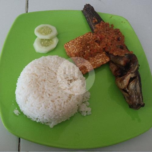 Lele Geprek + Nasi + Tempe menu Warung Lalapan Madura, Jl. Pidada