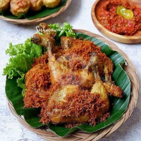 ayam goreng serundeng + sambal menu Warung Nasi Campur Manado, Denpasar