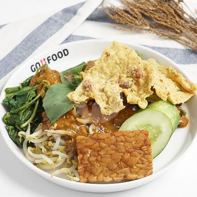 Nasi Pecel Komplit Ayam Goreng menu Pecel Pincuk Madiun Mbak Asih, Uluwatu Raya
