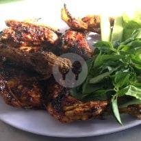 Ayam Goreng Pejantan Utuh menu Ayam Bakar Ai Kebon Sirih, Teuku Umar Barat