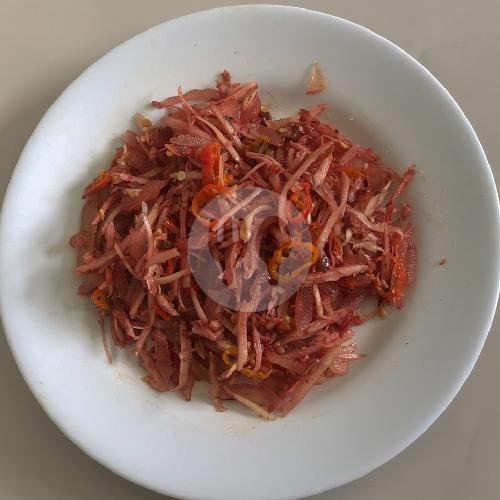 Lawar sapi (merah) menu Warung Bu Diah (WBD), Denpasar