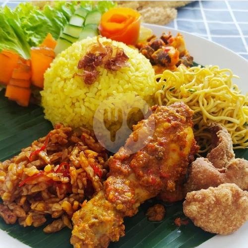 Nasi Kuning Rendang Ayam menu Warung Sundari