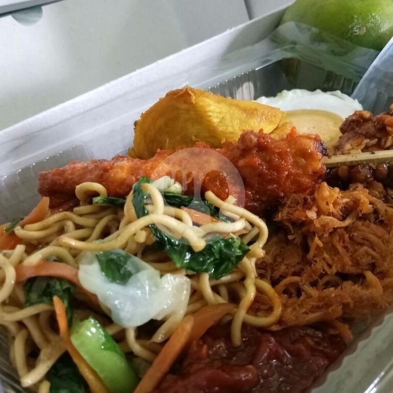 Nasi Box Paket 4 (Ayam) menu Warung Zaenah, Kuta