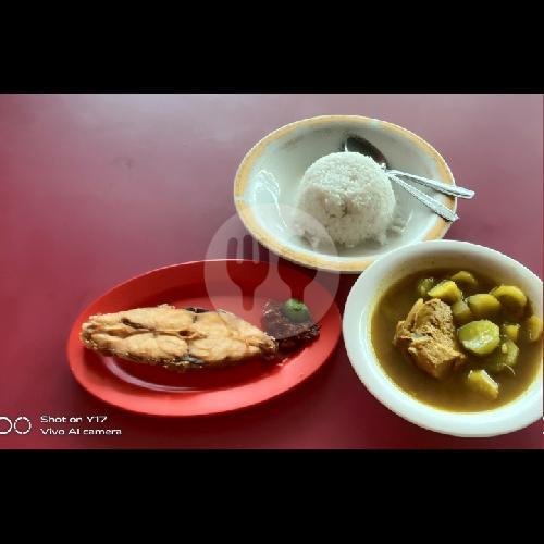 Paket Enak Nasi+Ikan Goreng+ Soup Ikan+ Nasi+ Es Teh menu Warung Lembongan, Jl Cok Agung Tresna