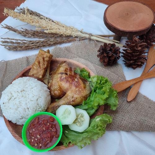 Nasi Ayam Goreng Lalapan menu Ayam Bakar Tiga Putra, Pemecutan