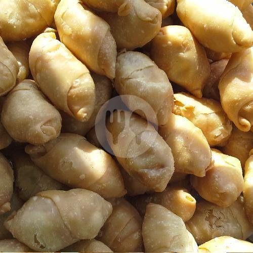 Molen Pisang menu Gorengan Pisang Keju Pojok Alfamart, Kerobokan