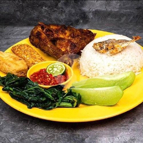 Nasi Tempong Ayam Bakar (Medium) menu Tempong Lalah, Tuban