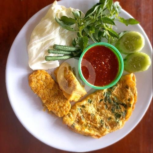 Lalapan Telur Dadar (Tanpa nasi) menu Lalapan Mama Gavin, Denpasar