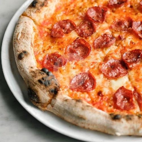 Classic Beef Pepperoni menu Bande Nere Pizza & Brunch, Benesari Kuta