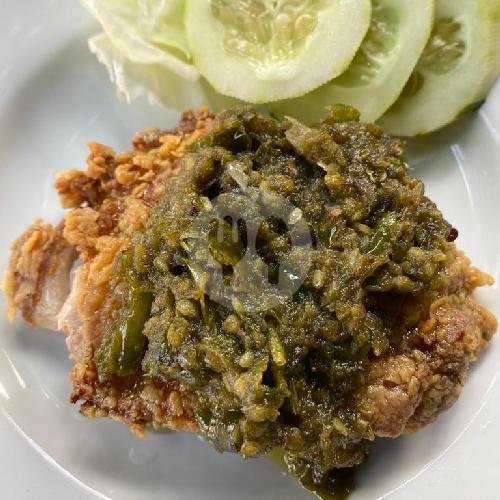Ayam Gerpek Sambal Ijo menu Warung Pojok, Nangka Selatan