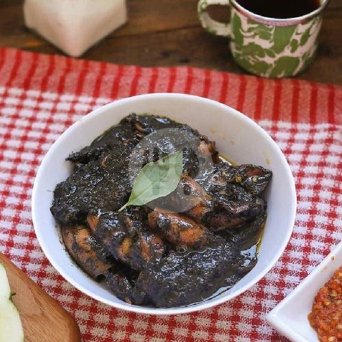 Cumi Hitam Racun Dewi Sri: A Culinary Gem in Bali’s Vibrant Streets