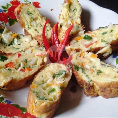 Telur Omlet Gulung menu Warung Surya Sandik, Batu Layar