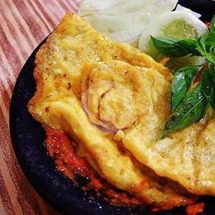 Telor Penyet menu Kutha Solo Spesial Bubur Ayam, Penyetan Dan Cumi Hitam, Mekar