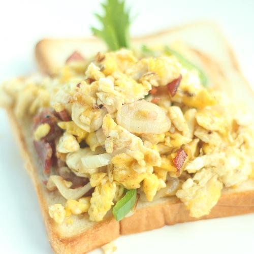 Scrembele Egg menu Warung Men Putu Legog, Tabanan Kota