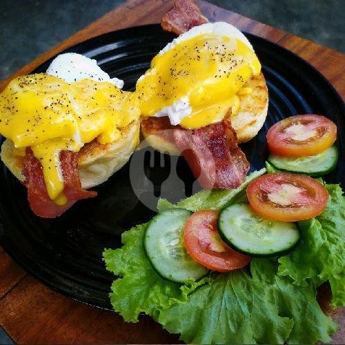 Eggs Benedict menu Lily Rose, Jl. Toya Ning II