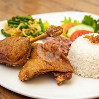 Bebek Goreng menu Hog Wild, Batu Belig