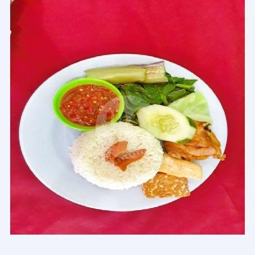 Nastemay+es Teh menu Nasi Tempong Lina, Denpasar