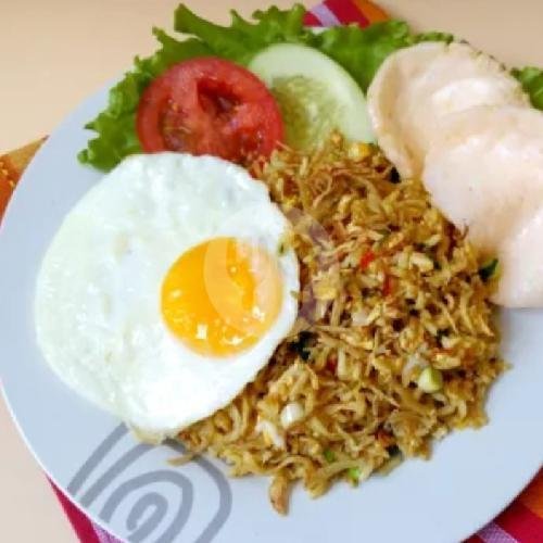 TERLARISS. NASGOR IKAN TERI + TLOR CEPLOK menu Nasi Goreng Buk Gemuk, Tegal Dukuh