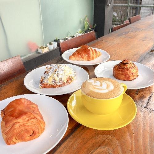 Coffee + Croissant menu Rojima Coffee, Kuta