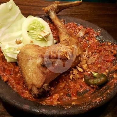 Ayam Paha Atas Penyet menu Kutha Solo Spesial Bubur Ayam, Penyetan Dan Cumi Hitam, Mekar