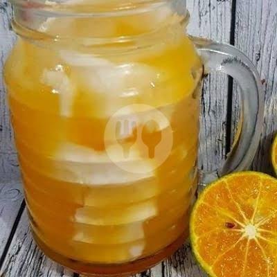 Es Kelapa Jeruk menu Warung Pande Vegan