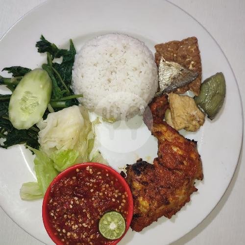 Paha Bakar + Nasi menu Nasi Tempong Bu Bella, Pemogan