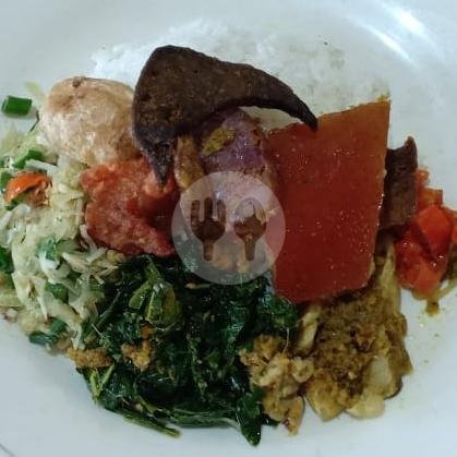 Nasi Babi Guling Spesial menu Warung Babi Guling Cahaya, Drupadi