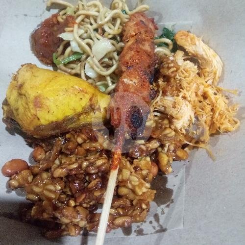 Nasi Bungkus Ayam menu Warung Zaenab, Sesetan