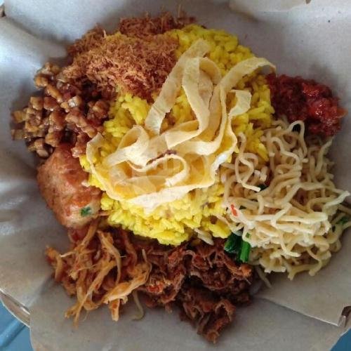 Paket Nasi Kuning Komplit Ekstra Nasi menu Nasi Kuning Raya Canggu Ibu Firman, Canggu