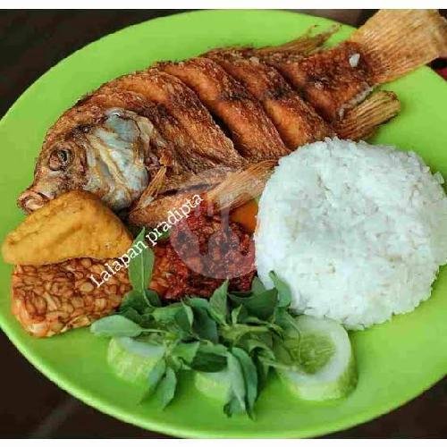 Nasi Lalapan Ikan Mujair menu Warung Wilda Rasa Jawa Muslim Banyuwangi, Gunung Soputan