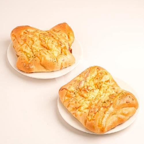 Roti Smoked Chicken Cheese Mayo menu Mahligai Bakery, Renon