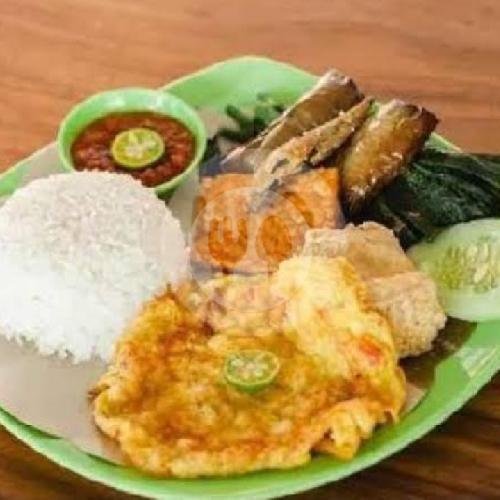 Nasi tempong telor dadar menu Warung Wulan, Perum. Gria Nuansa Raya