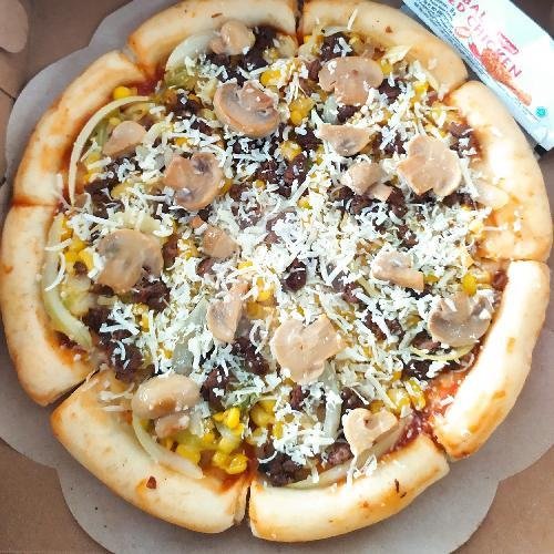 Beef Mushroom Cheddar Pizza Size 24-25 (Large) menu Hanaya Pizza, Selatan Pagutan