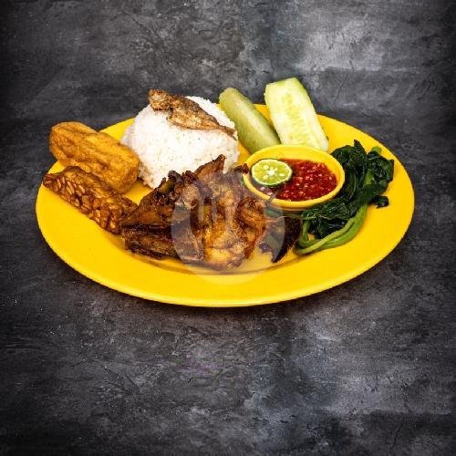 Nasi Tempong Ayam Goreng (Medium) menu Tempong Lalah, Tuban