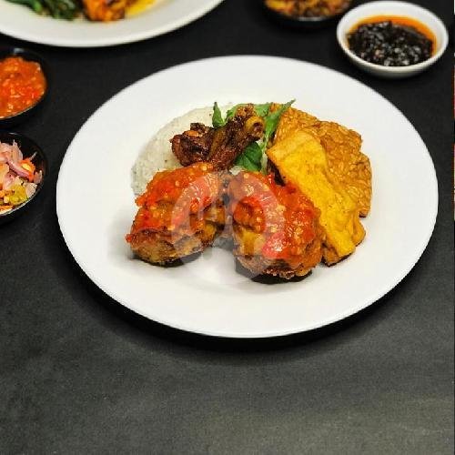 Dua Ayam Lebih Baik (Goreng) menu Ayam Bakar Maksu, Renon