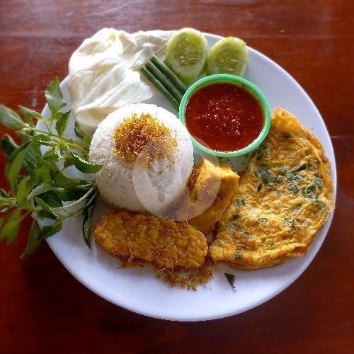 Nasi + Lalapan Telur + Tahu Tempe menu Lalapan Mama Gavin, Denpasar