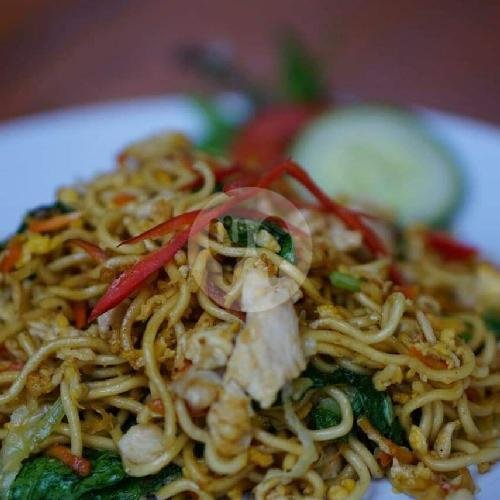 Mie goreng ayam menu Warung Dedalu
