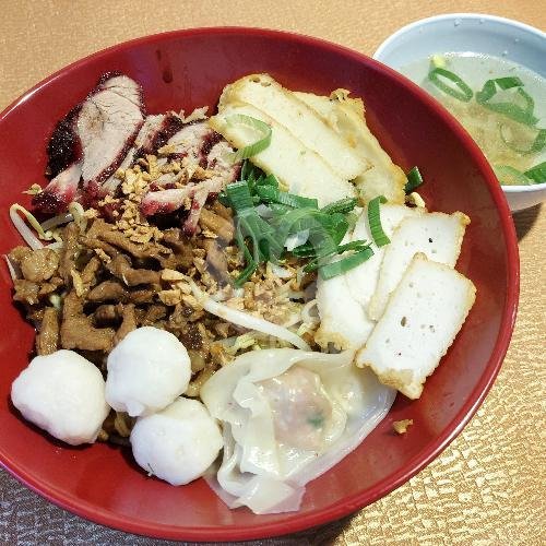 Yammien Lebar Komplit menu Dapur Singkawang, Denpasar Barat