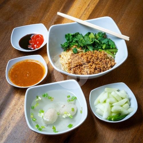 Mie Bakso menu Mie Ayam Bandung, Letda Made Putra