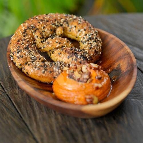 Pretzel Muhammara (Snacks) menu Shelter, Pererenan