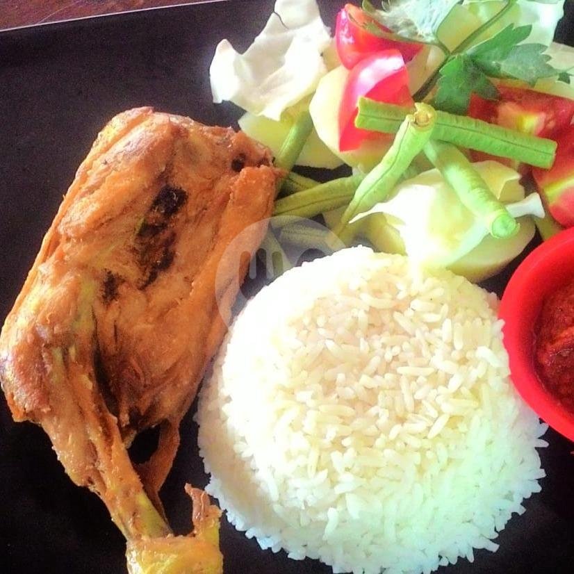 Ayam Lalapan menu Lalapan Makrul, Senggigi
