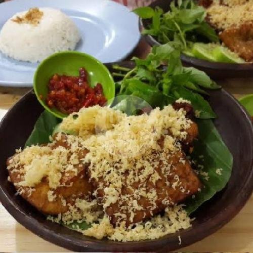 Ayam Bacem Kremes + Nasi menu Ayam Kremes Sambal Ijo Dan Ayam Goreng Sambal Matah Bu Imel, Imam Bonjol