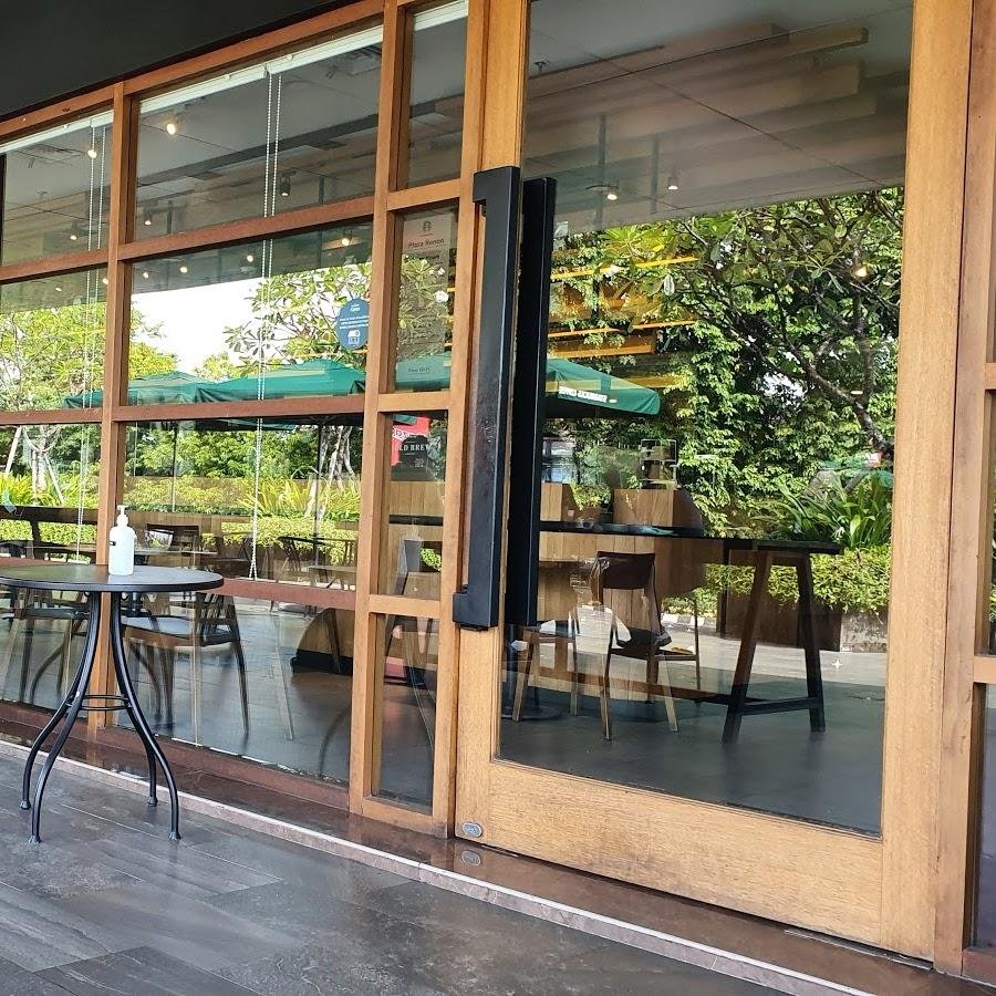 Starbucks, Plaza Renon
