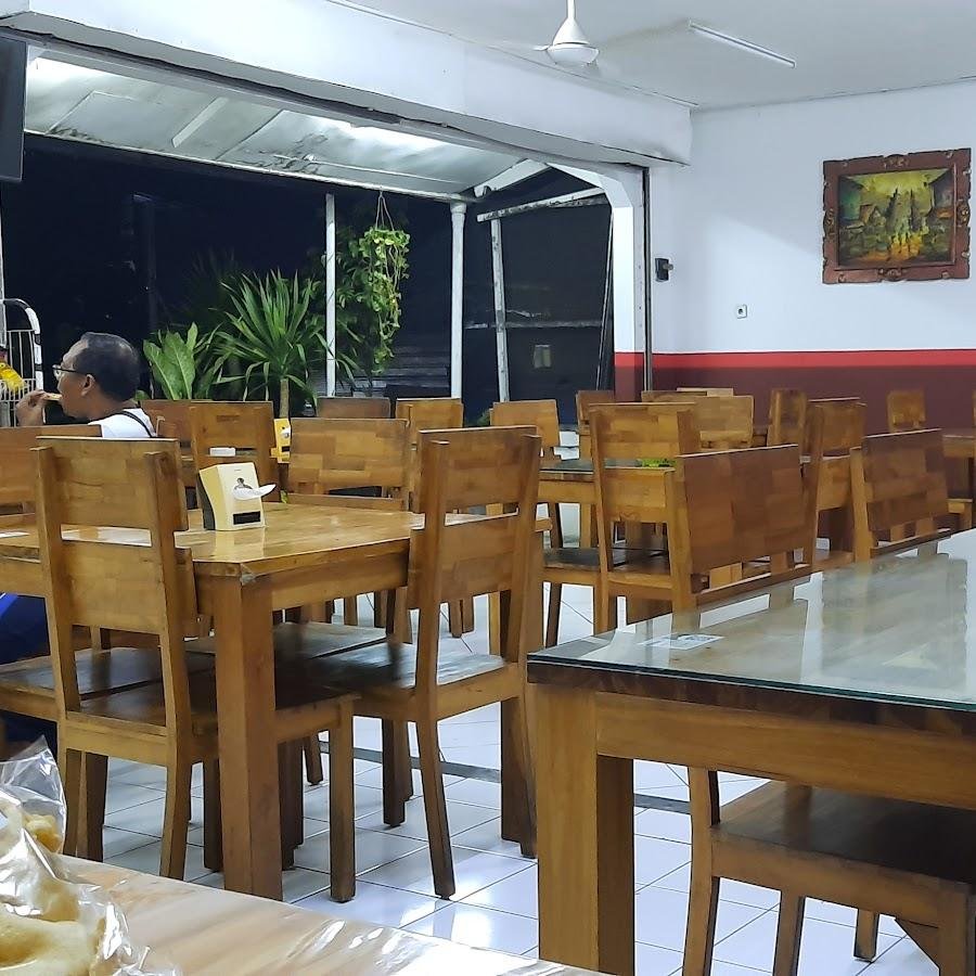 Ayam Betutu Ibu Nia, Merdeka