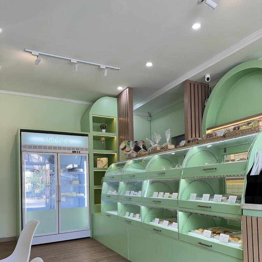 Mahligai Bakery, Renon